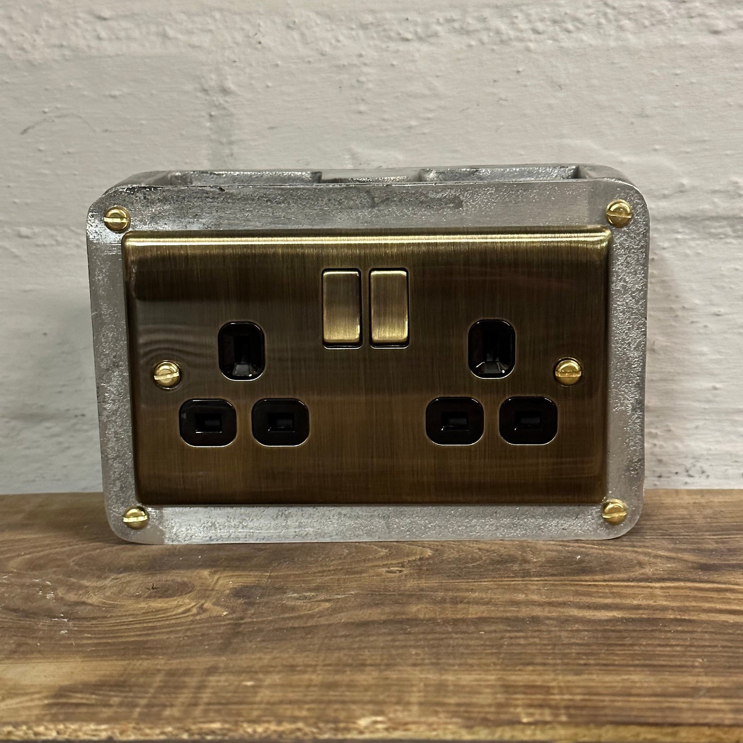 Antique Brass Double Switched 13A Power Socket 230V 13A 2 Gang 2G Solid Cast Metal Conduit Switch Industrial - BS EN Approved