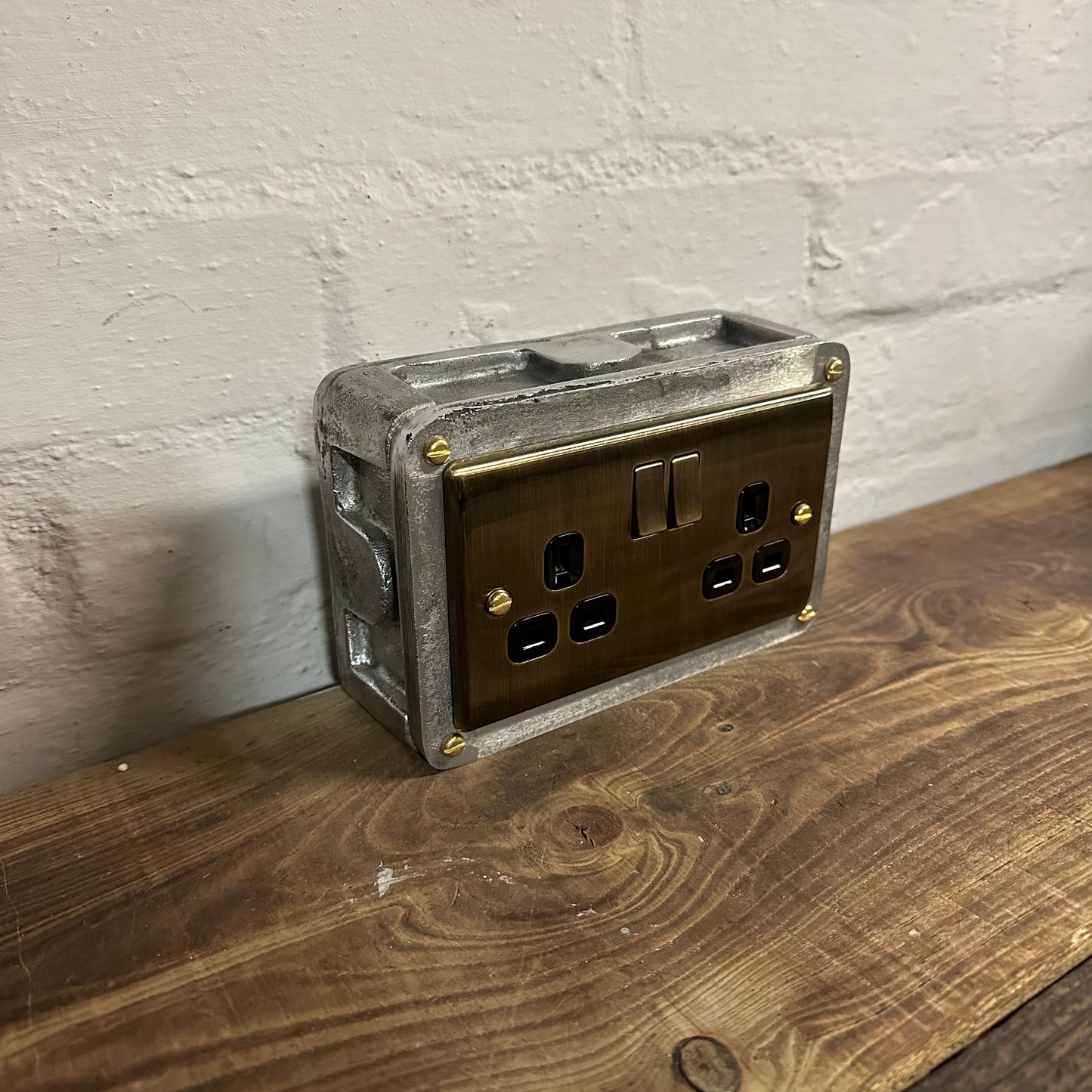 Antique Brass Double Switched 13A Power Socket 230V 13A 2 Gang 2G Solid Cast Metal Conduit Switch Industrial - BS EN Approved