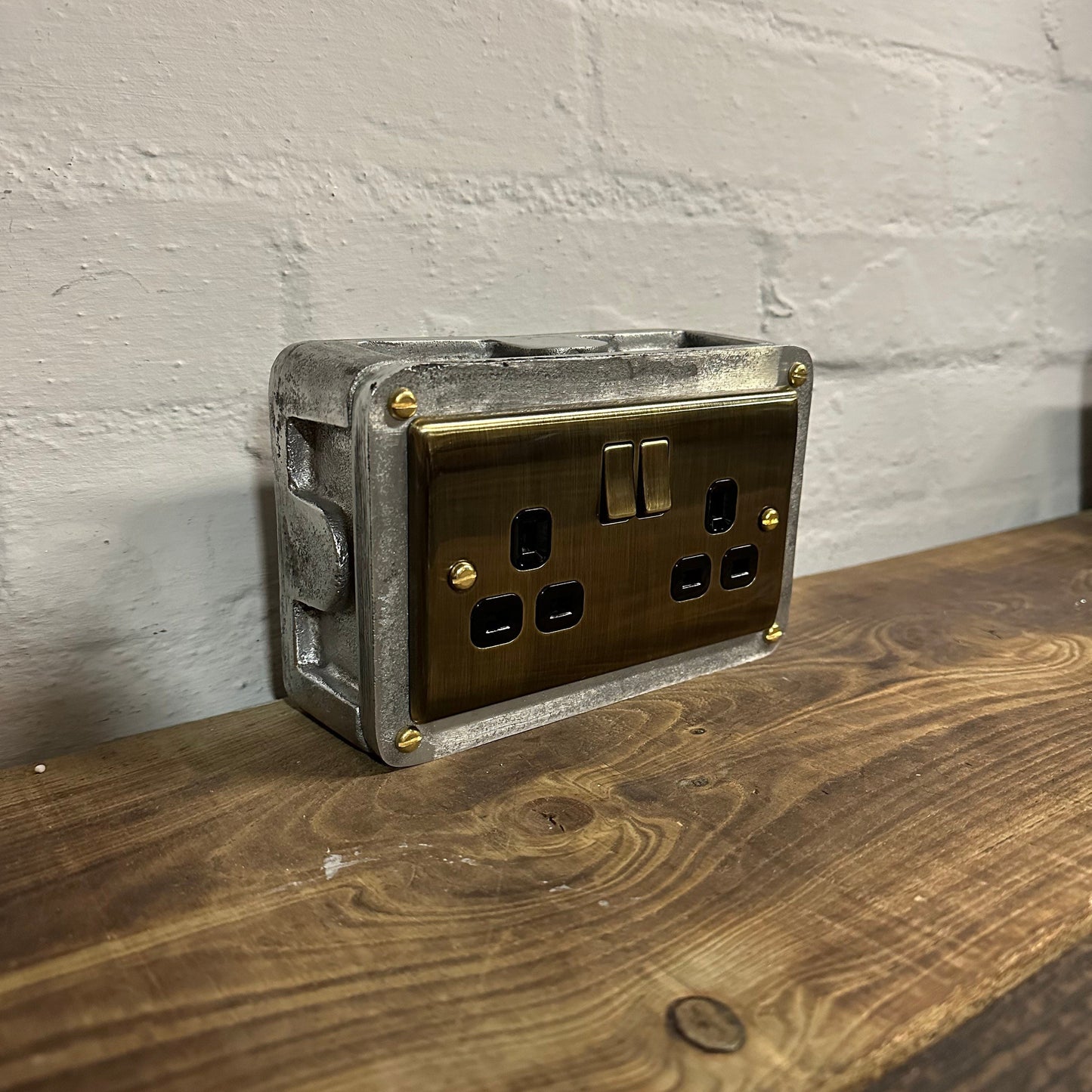 Antique Brass Double Switched 13A Power Socket 230V 13A 2 Gang 2G Solid Cast Metal Conduit Switch Industrial - BS EN Approved