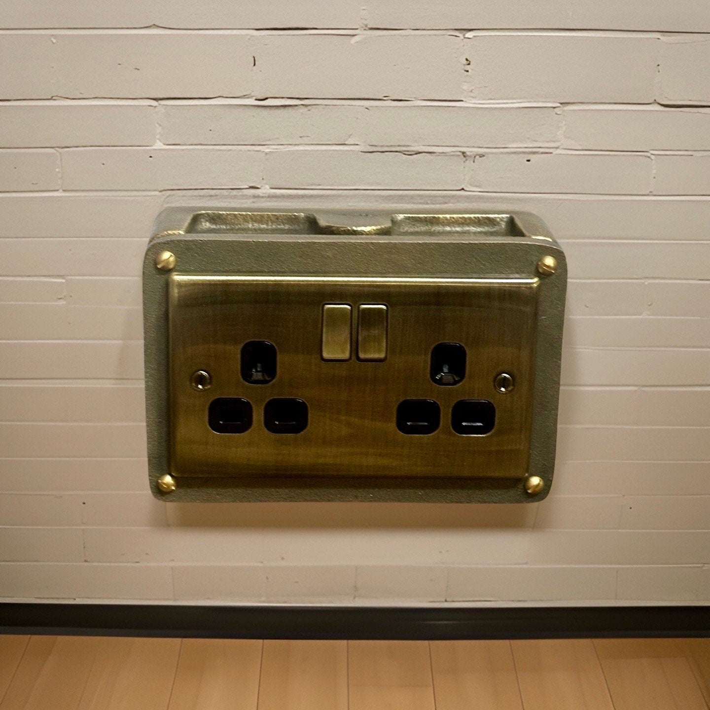 Antique Brass Double Switched 13A Power Socket 230V 13A 2 Gang 2G Solid Cast Metal Conduit Switch Industrial - BS EN Approved