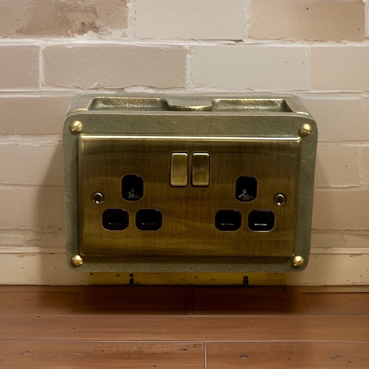 Antique Brass Double Switched 13A Power Socket 230V 13A 2 Gang 2G Solid Cast Metal Conduit Switch Industrial - BS EN Approved