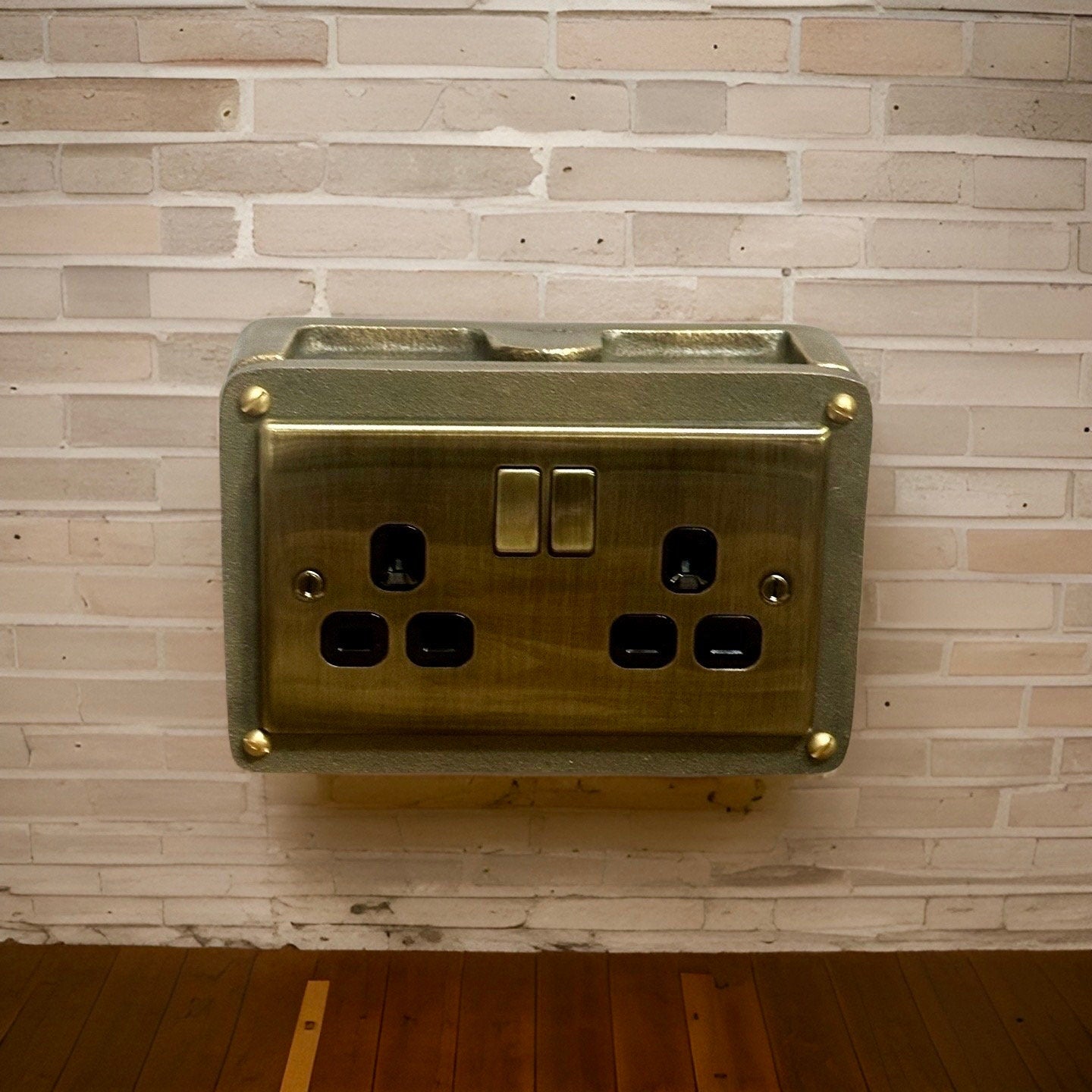 Antique Brass Double Switched 13A Power Socket 230V 13A 2 Gang 2G Solid Cast Metal Conduit Switch Industrial - BS EN Approved