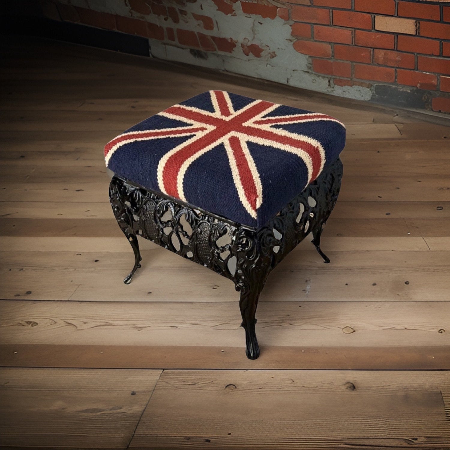 Maxlume ~ Union Jack Flag Bench | Great Britain | Pouf Solid Base | Vintage Style | Floor Standing | Man Cave Foot Stool