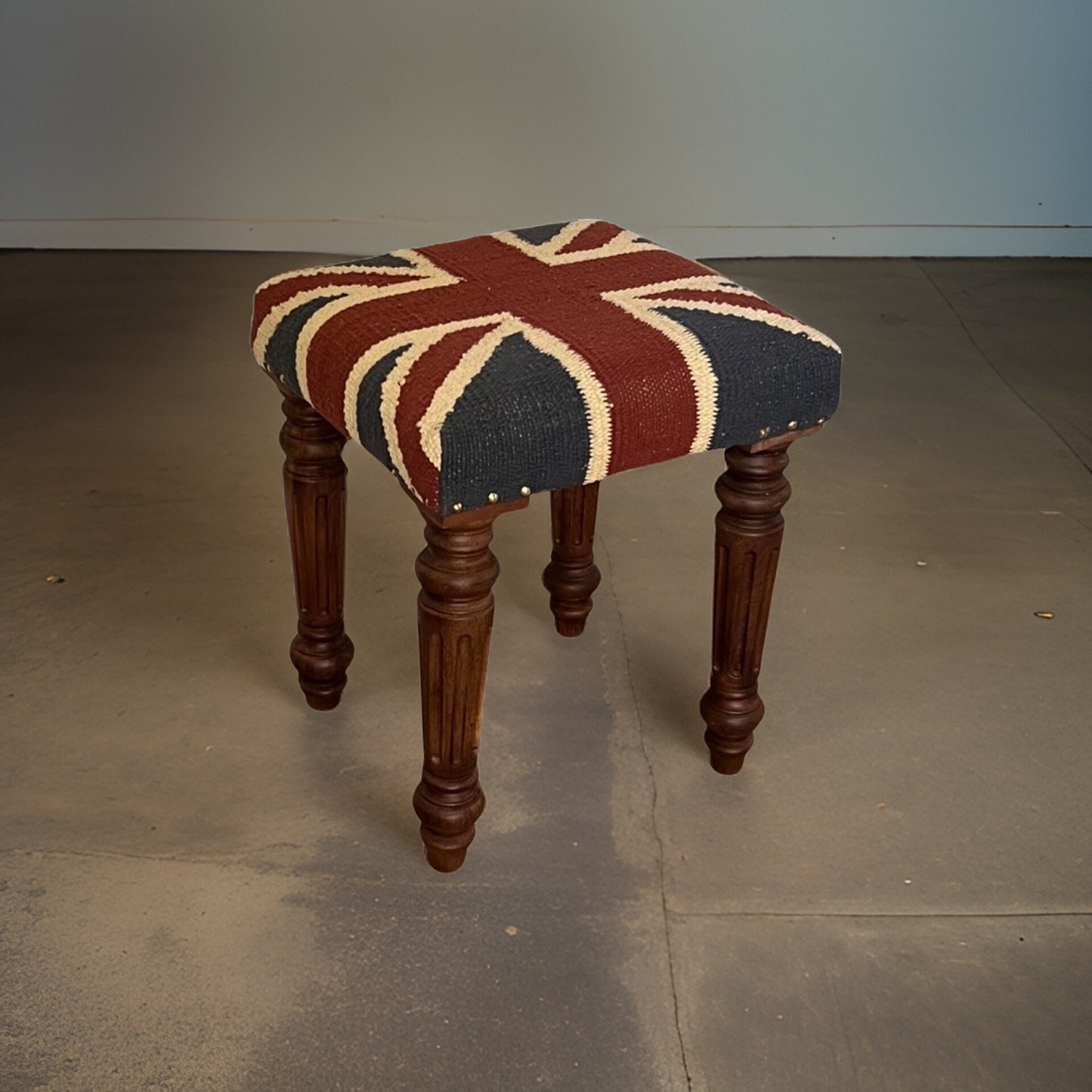 Maxlume ~ Union Jack Flag Bench | Great Britain | Pouf Solid Base | Vintage Style | Floor Standing | Man Cave Foot Stool