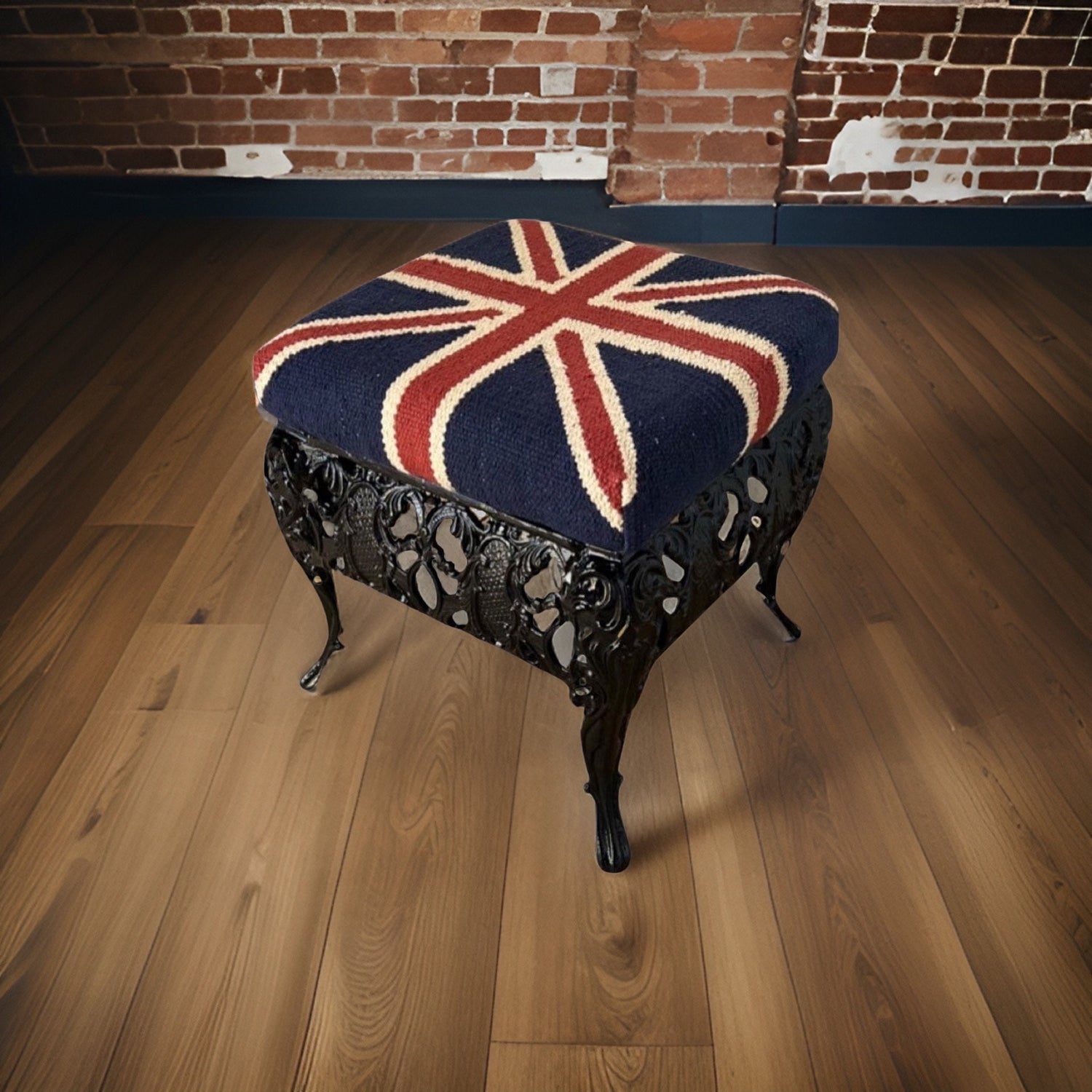 Maxlume ~ Union Jack Flag Bench | Great Britain | Pouf Solid Base | Vintage Style | Floor Standing | Man Cave Foot Stool
