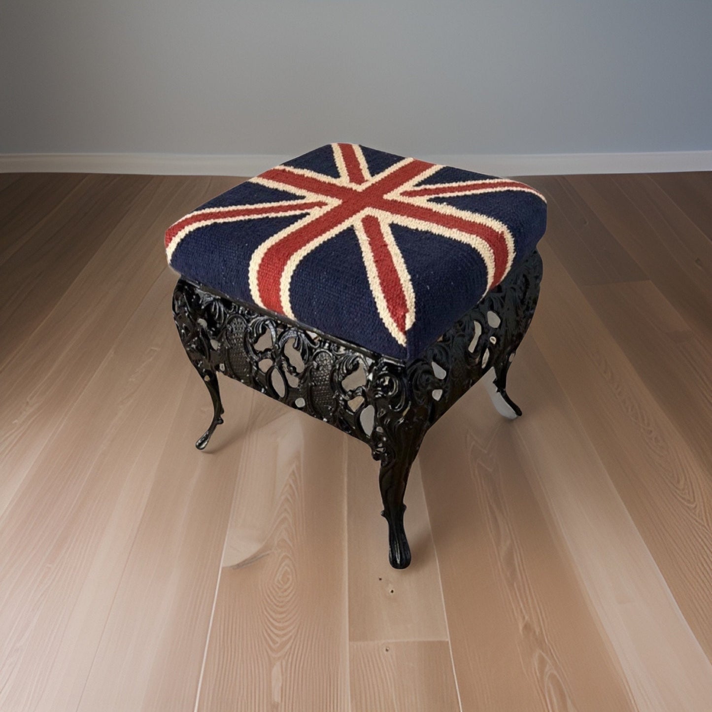 Maxlume ~ Union Jack Flag Bench | Great Britain | Pouf Solid Base | Vintage Style | Floor Standing | Man Cave Foot Stool