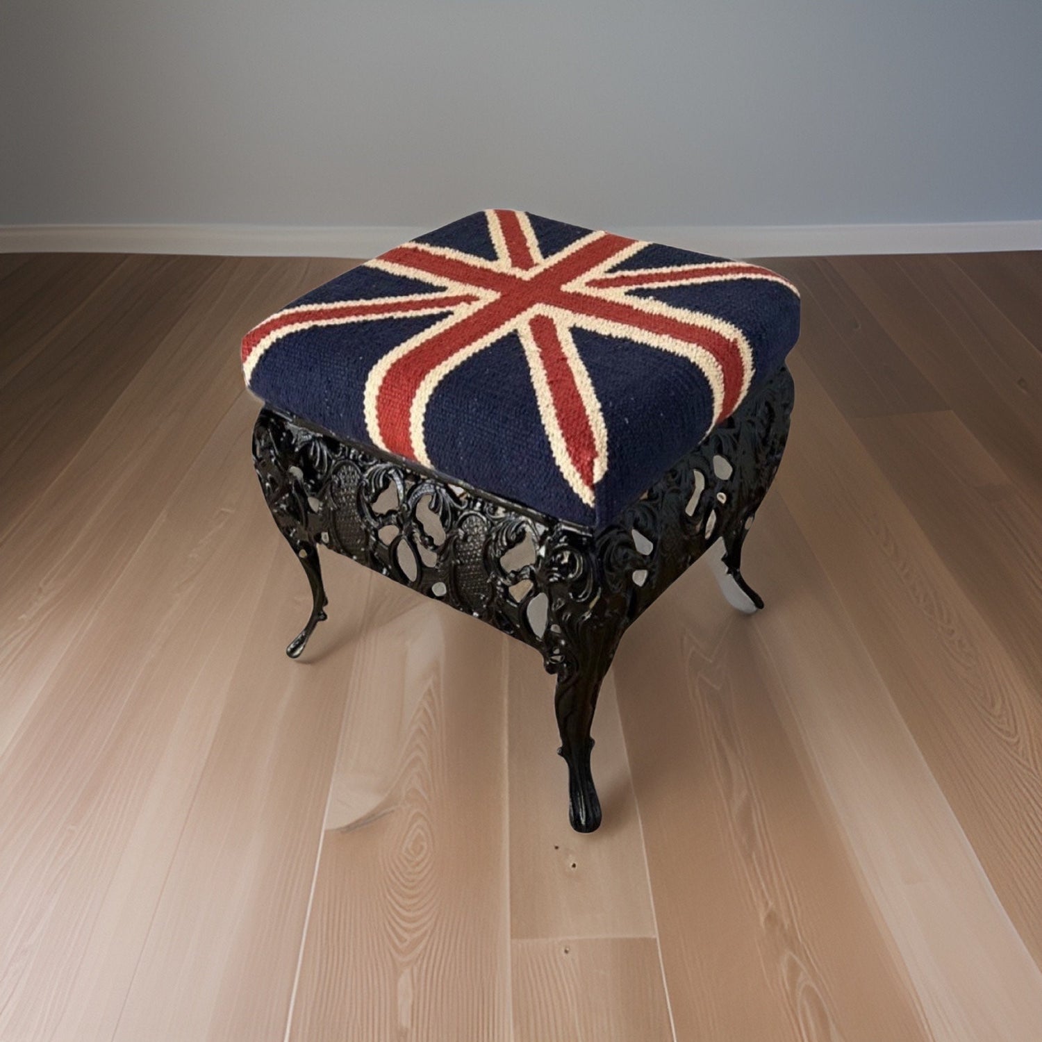 Maxlume ~ Union Jack Flag Bench | Great Britain | Pouf Solid Base | Vintage Style | Floor Standing | Man Cave Foot Stool